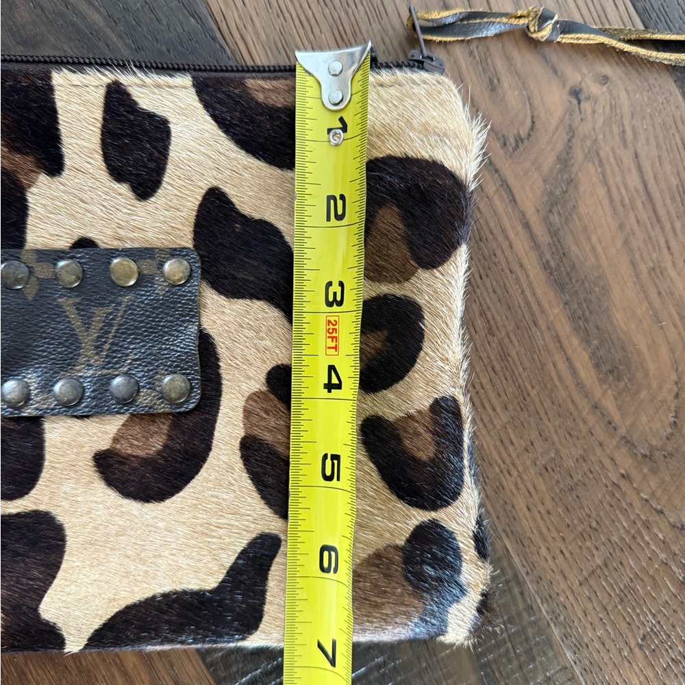 Keep it gypsy. Louis Vuitton wristlet - Picture 4 of 6